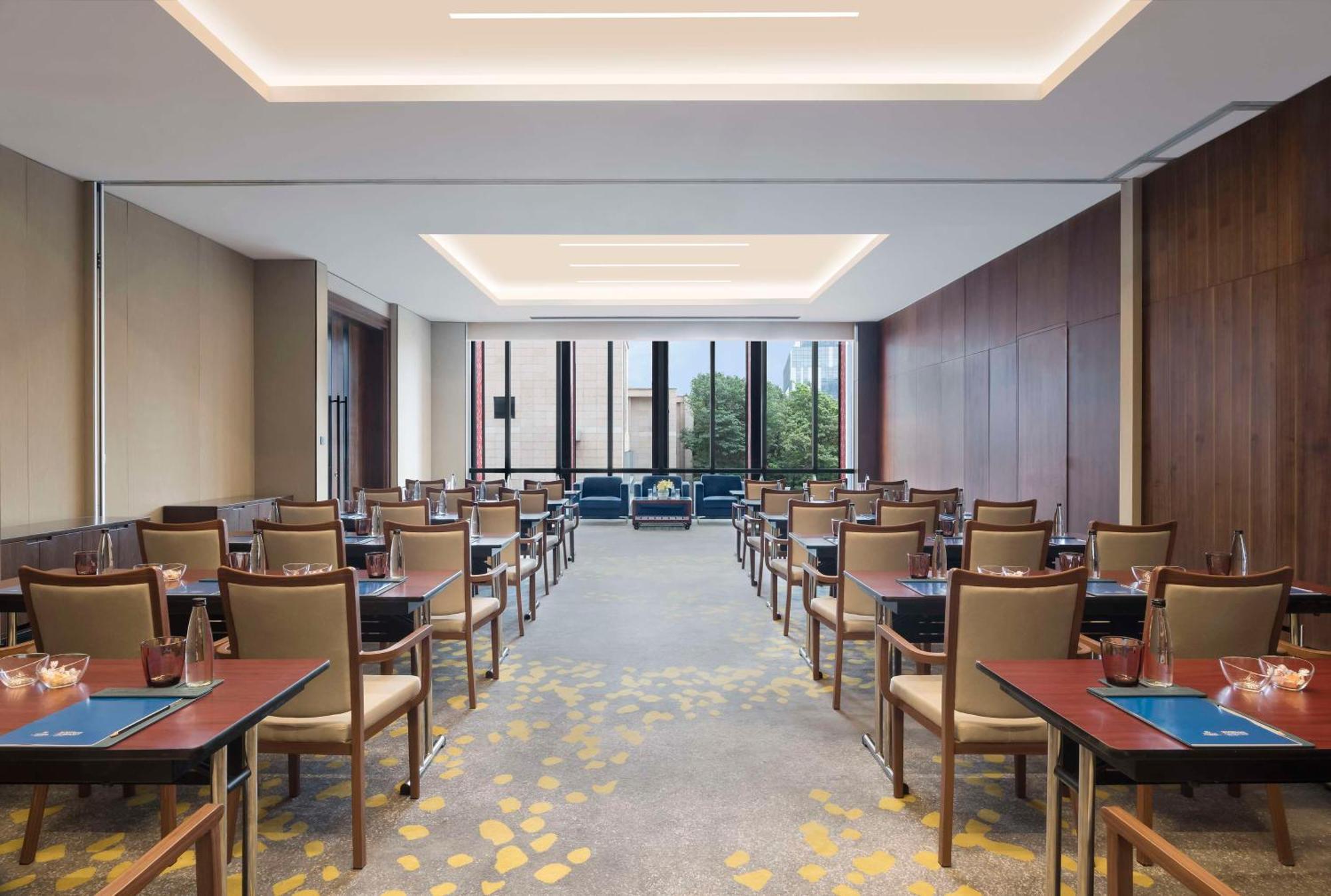 Hilton Bengaluru Embassy Manyata Business Park Hotel Exterior photo