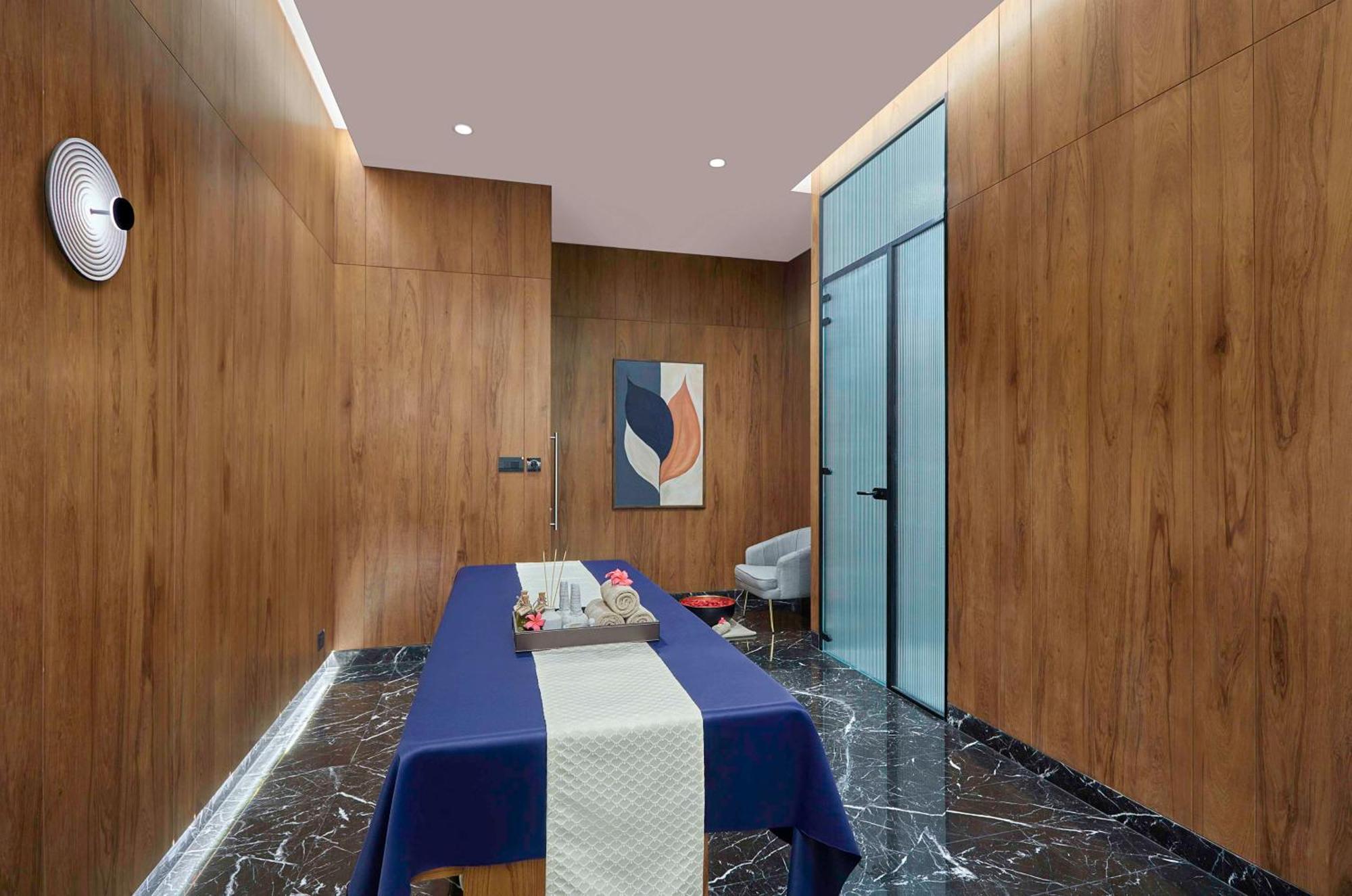 Hilton Bengaluru Embassy Manyata Business Park Hotel Exterior photo